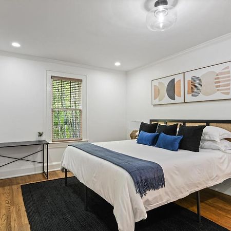 Sun Lit Bungalow With Good Vibes And Lots Of Wine - Designedbydom アトランタ エクステリア 写真