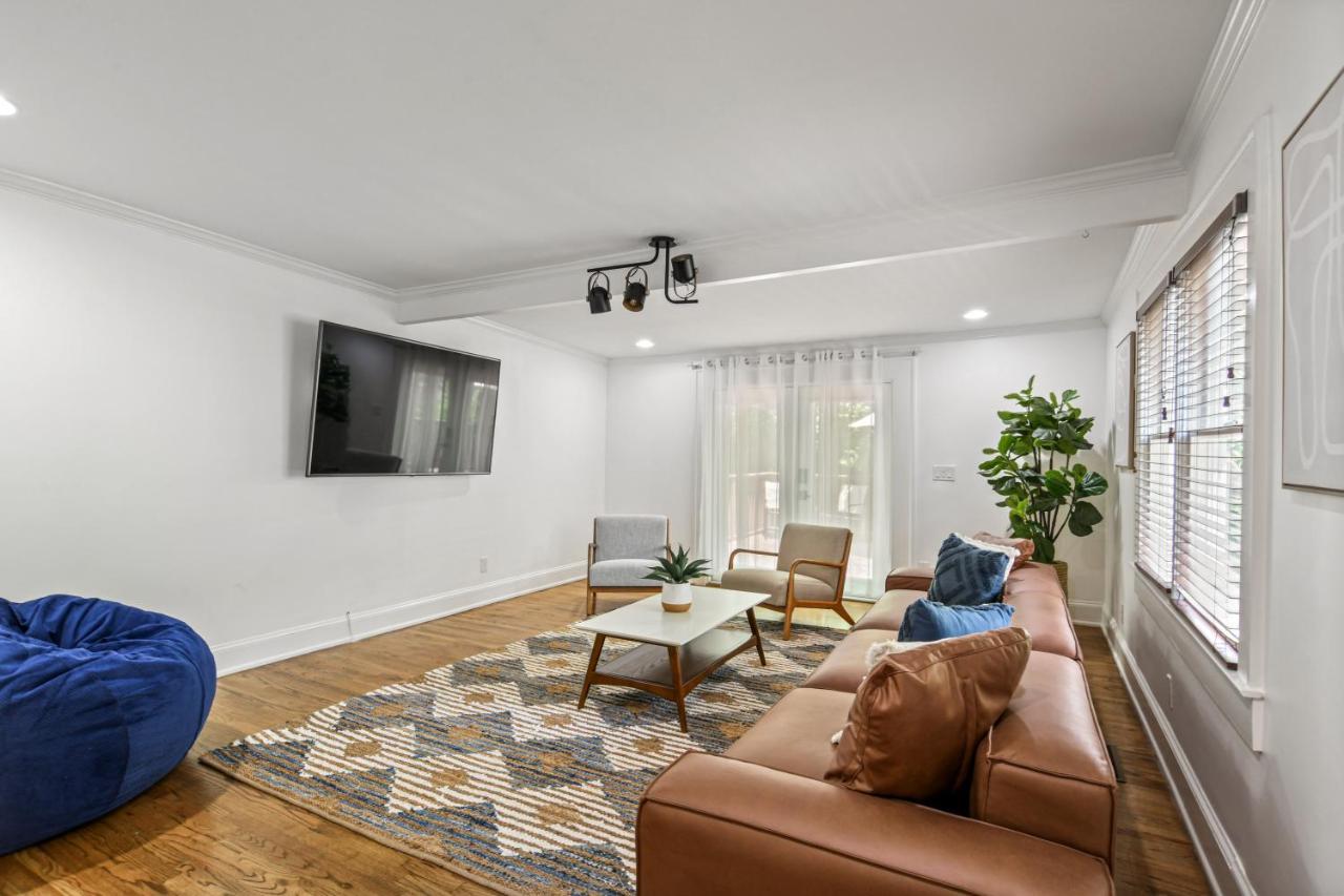 Sun Lit Bungalow With Good Vibes And Lots Of Wine - Designedbydom アトランタ エクステリア 写真
