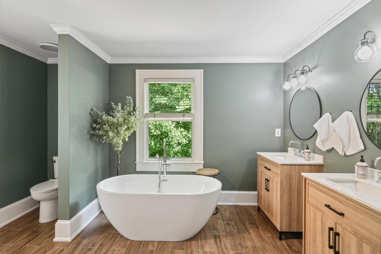 Sun Lit Bungalow With Good Vibes And Lots Of Wine - Designedbydom アトランタ エクステリア 写真