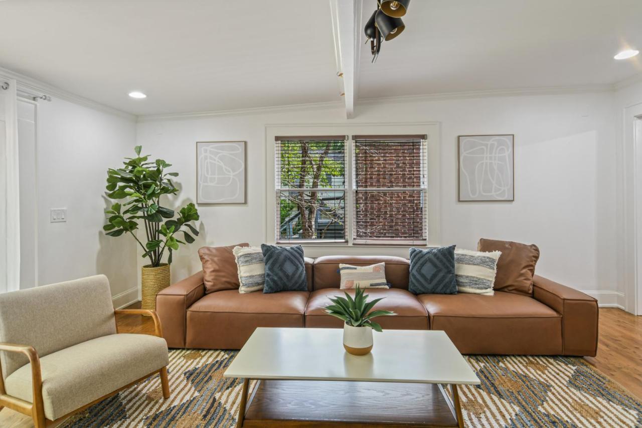 Sun Lit Bungalow With Good Vibes And Lots Of Wine - Designedbydom アトランタ エクステリア 写真